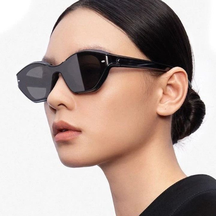 Women's fashionable sunglasses with contemporary design and protective UV filter Bowlift