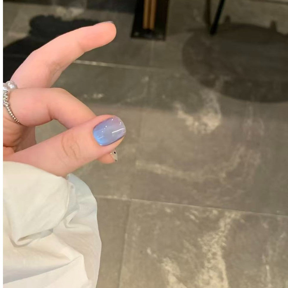 Artificial Nails with Unique Geometric Design Bowlift