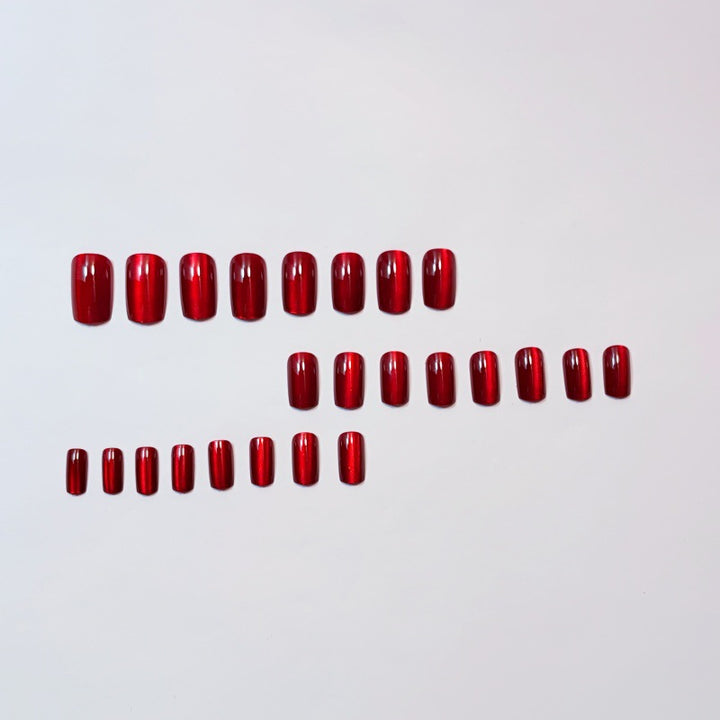 Shiny artificial nails with luxurious effect Bowlift