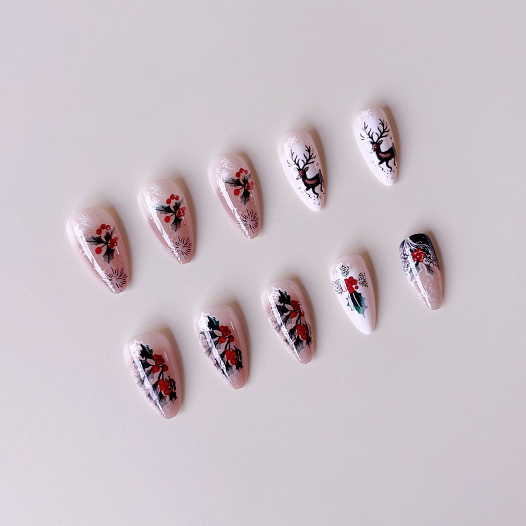 Artificial nail set with wintry motifs and festive designs Bowlift