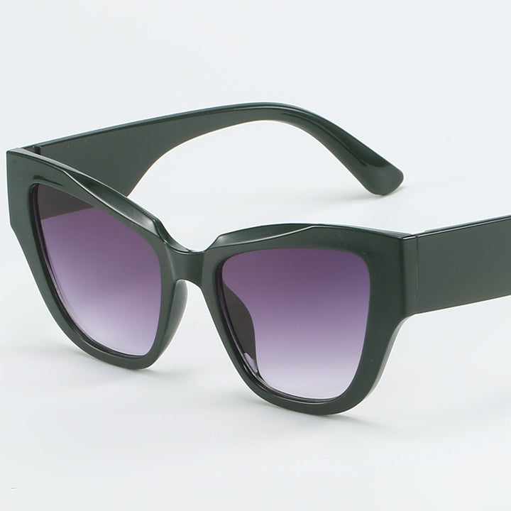 Women's Cat Eye Sunglasses with extravagant Leopard Print Bowlift