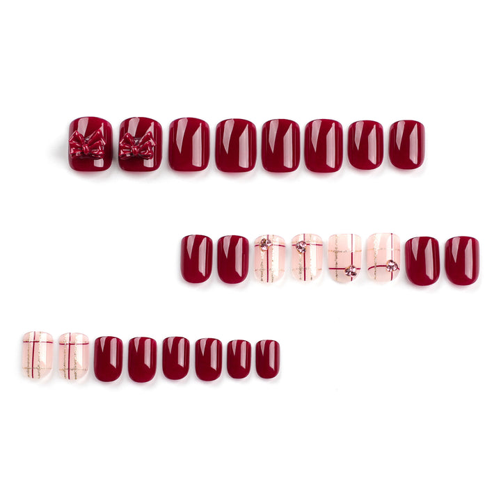 Artful nail decoration with elegant details Bowlift