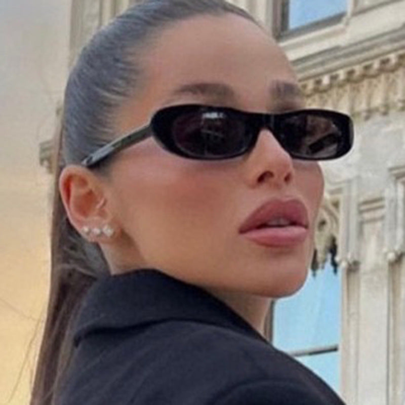 Ladies fashionable sunglasses in elegant cat-eye style Bowlift