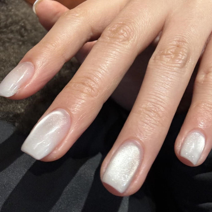 Elegant Press-On Nail Set with Glossy Pearl Finish Bowlift