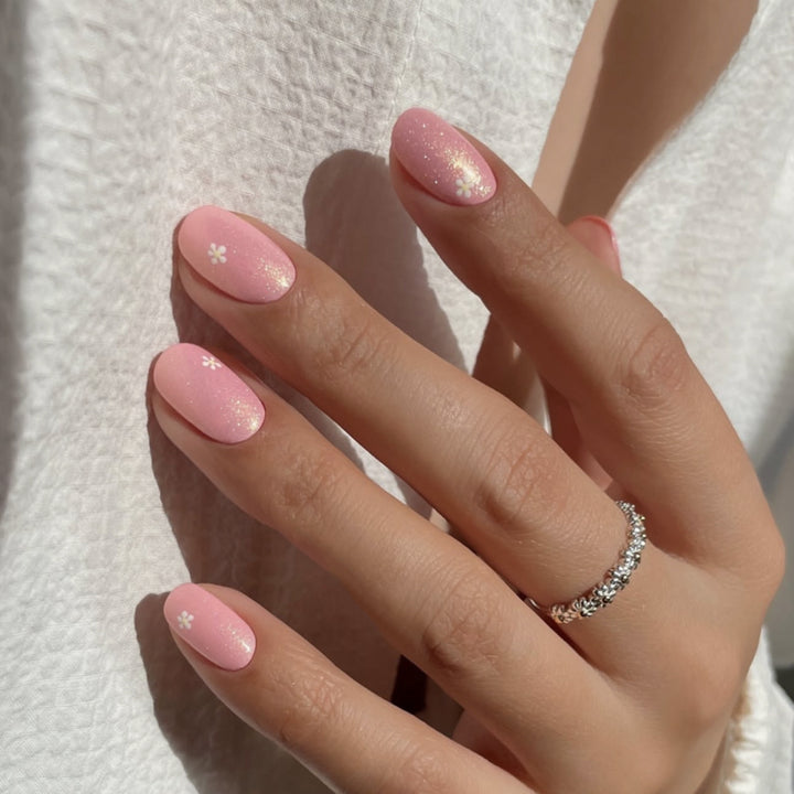 Elegant Nail Art with delicate floral motifs Bowlift