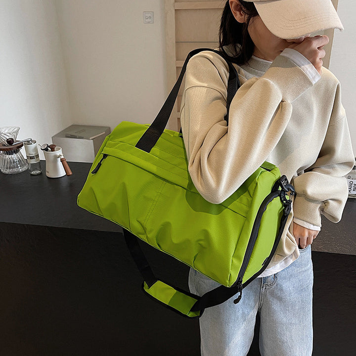 Sporty Duffel Bag with Versatile Carrying Options Bowlift