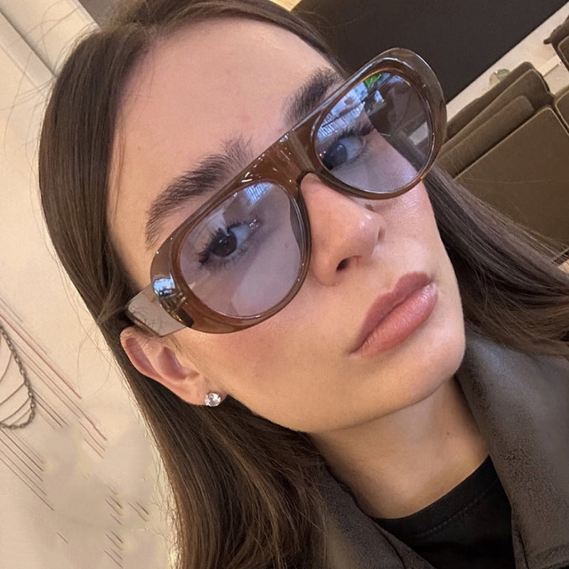 Women contemporary sunglasses with innovative design Bowlift
