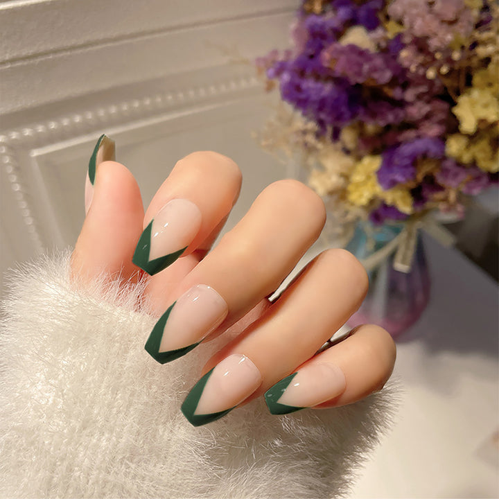 Nail set with elegant V-shape and natural finish Bowlift