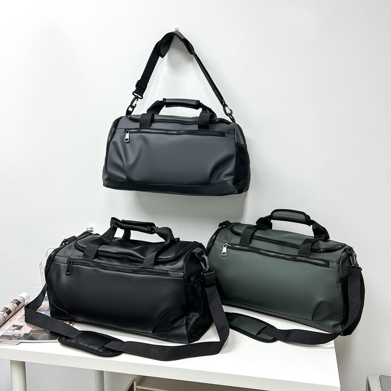 Men's sports bag with plenty of storage space and padded carrying handles Bowlift