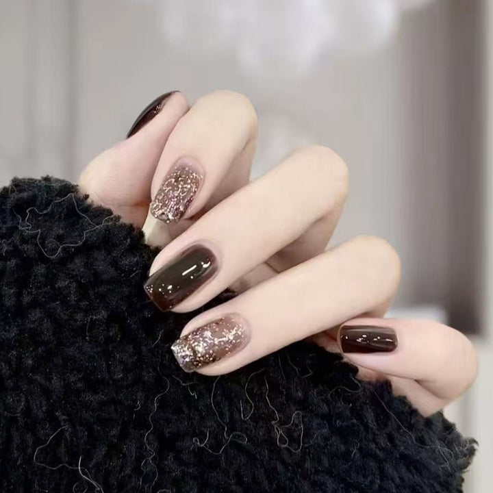 Creative artificial nails with glitter and high-gloss finish Bowlift
