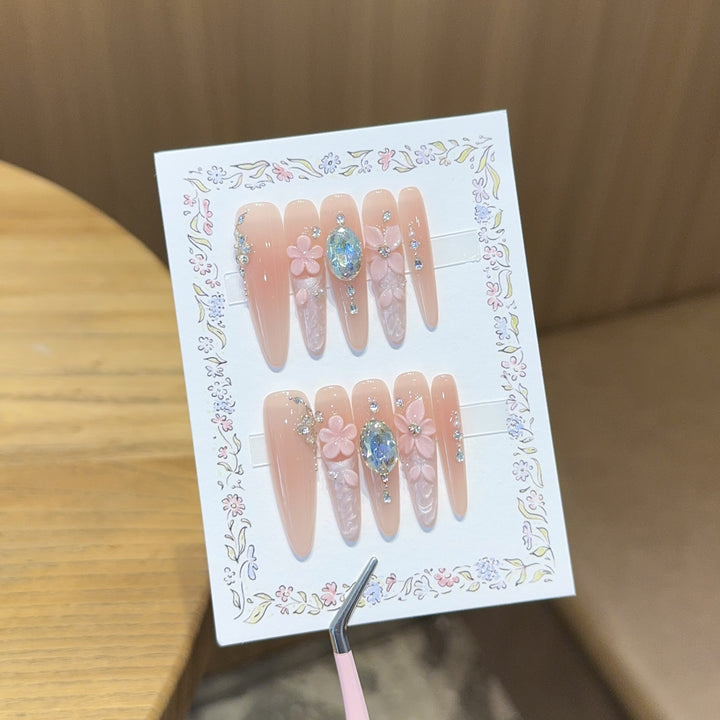 Artificial artificial nails with floral decorations and glitter details Bowlift