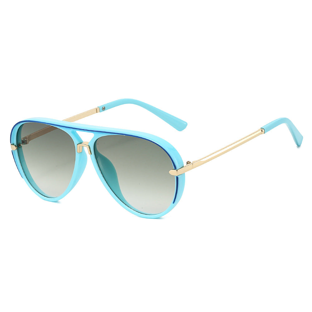 Elegant Aviator Sunglasses with Gold Accents Bowlift