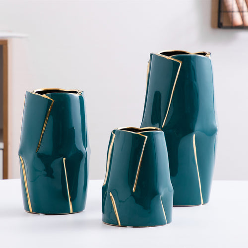 Decorative ceramic vase with golden accents Bowlift