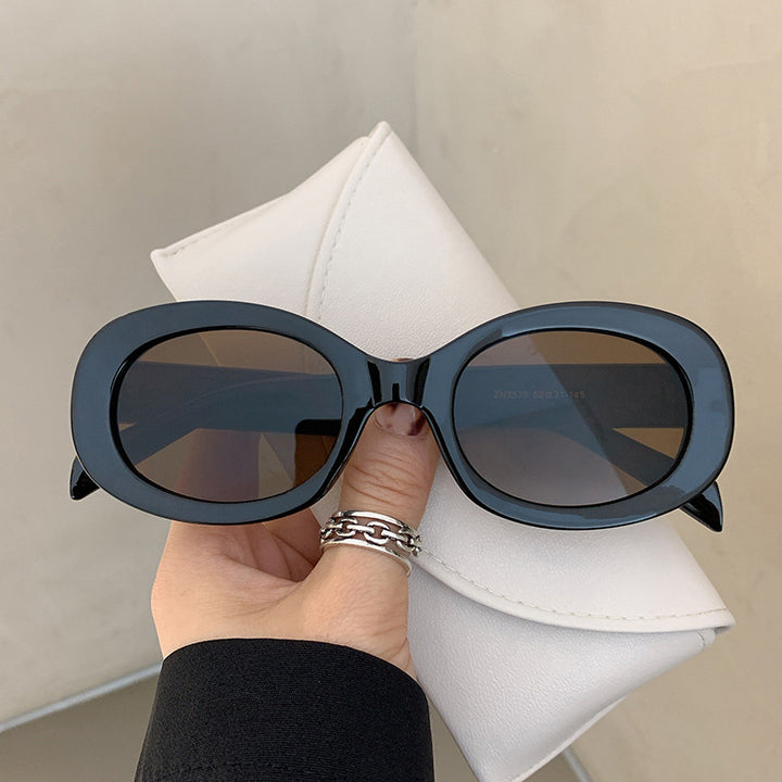 Ladies fashionable sunglasses in elegant oval design with sturdy frame Bowlift