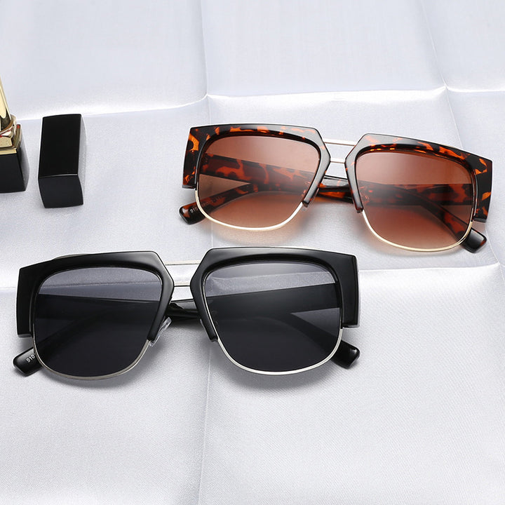 Women Fashion Square Sunglasses with Unique Chain Design Bowlift