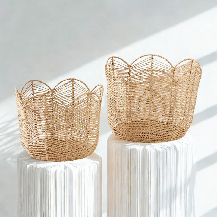 Handcrafted storage basket in leaf design Bowlift