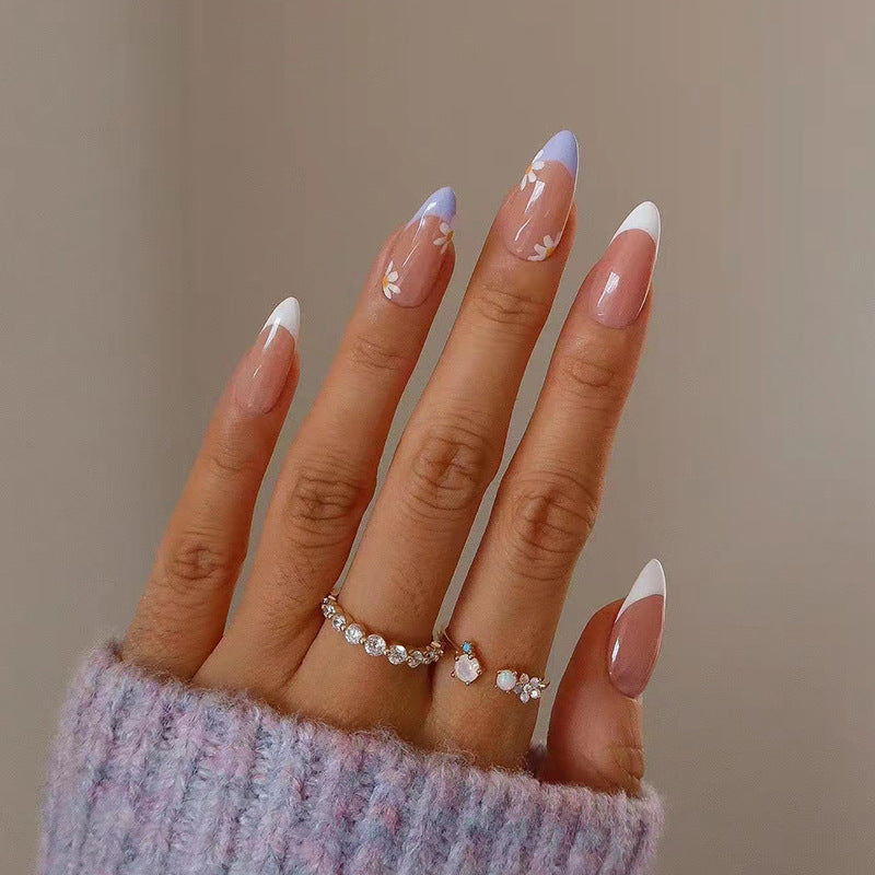 Artful nail extensions with an elegant leaf pattern Bowlift