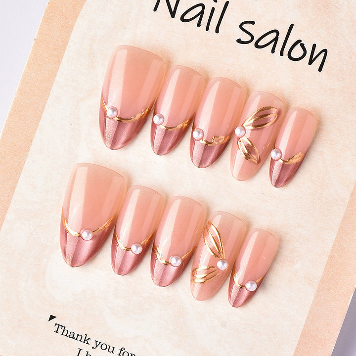 Nail set with glamorous golden accents and elegant design Bowlift