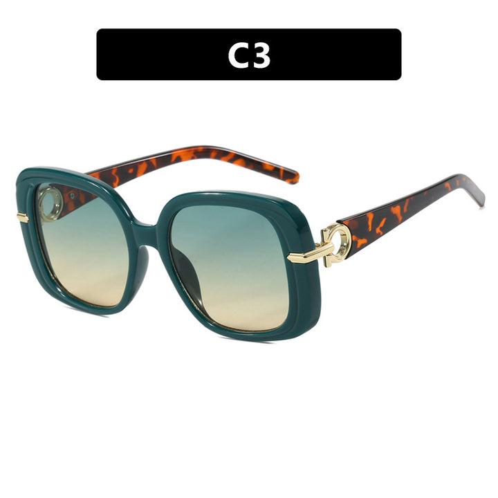 Women's square sunglasses with luxurious metal accent Bowlift