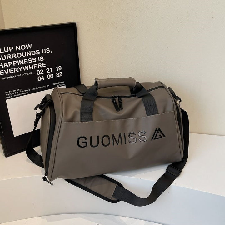 Sporty travel bag with many organizational pockets Bowlift