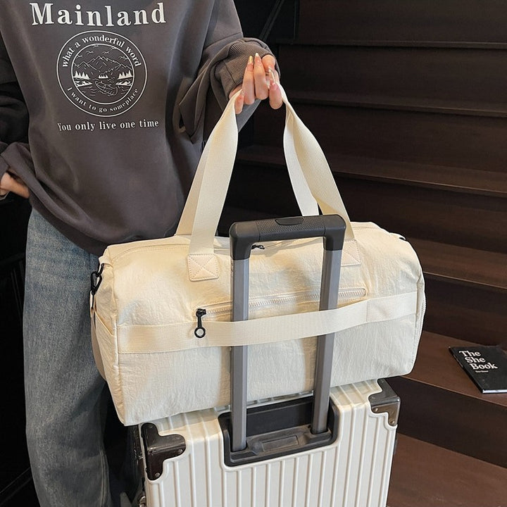 Sporty travel bag with versatile carrying options Bowlift