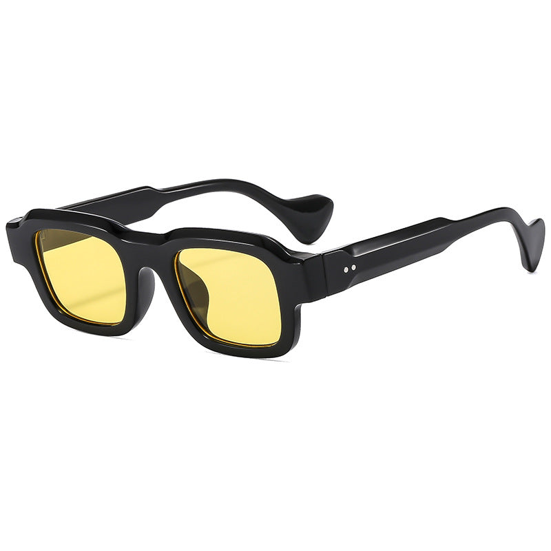 Women Retro-inspired sunglasses in striking design Bowlift