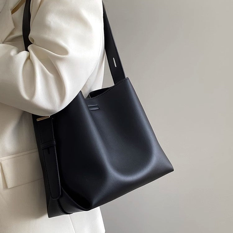 Fashionable everyday bag with adjustable shoulder strap Bowlift