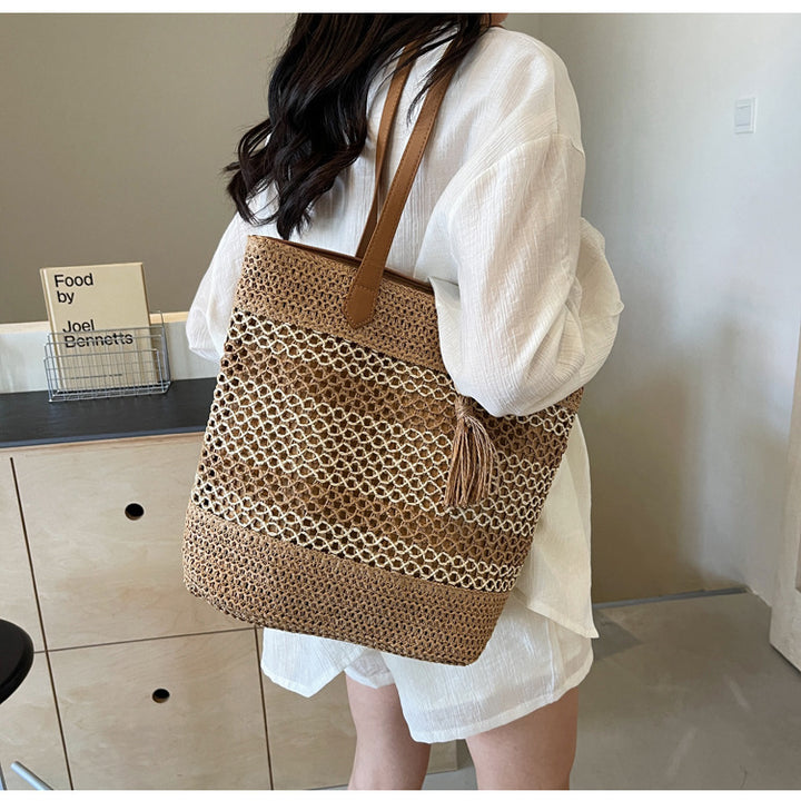 Fashionable straw tote bag with leather accents Bowlift