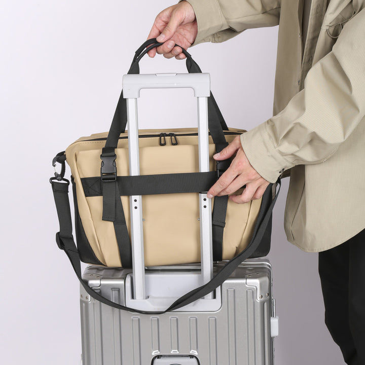 Sporty shoulder bag with innovative carrying system Bowlift