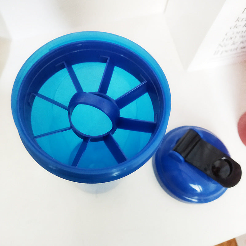 Unisex Shaker bottle in a timeless design with practical pouring opening Bowlift