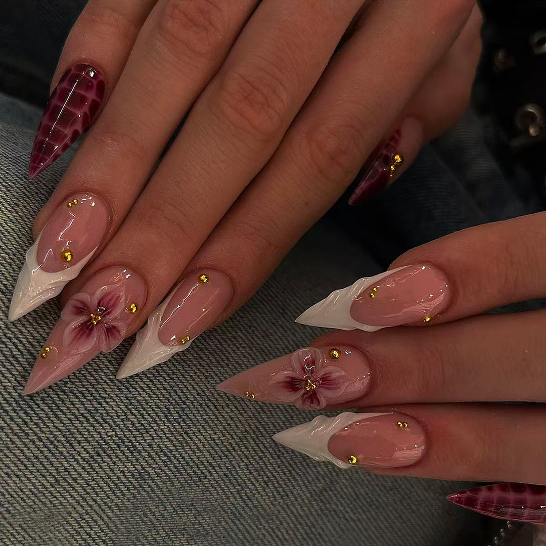 Artificial Nails in Elegant Modern Stiletto Style with Floral Design and Golden Accents Bowlift