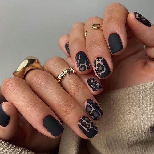 Artistic Press-On Nail Set with Elegant Design Elements Bowlift