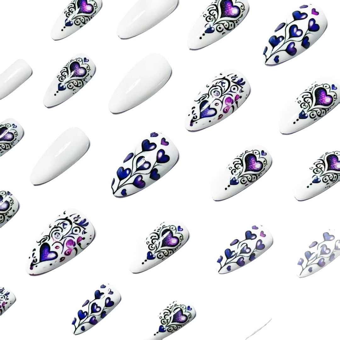 Artificial nails with romantic heart design Bowlift