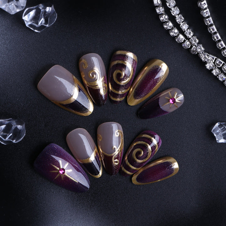 Elegant Artificial Nails with Luxurious Gold Design Bowlift