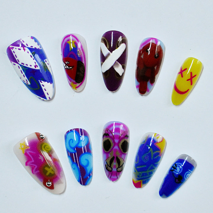 Artistic Kiss-Themed Press-On Nail Art Bowlift