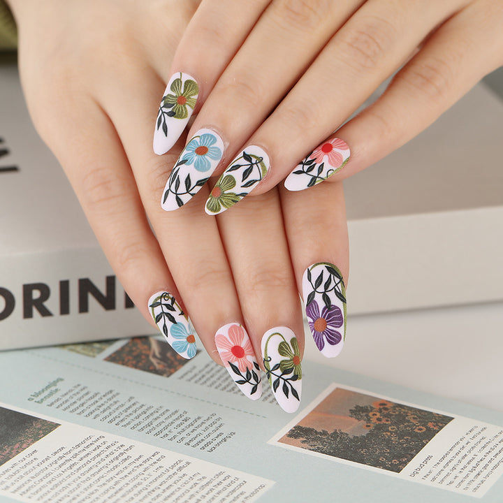 Artificial nails with floral accent Bowlift