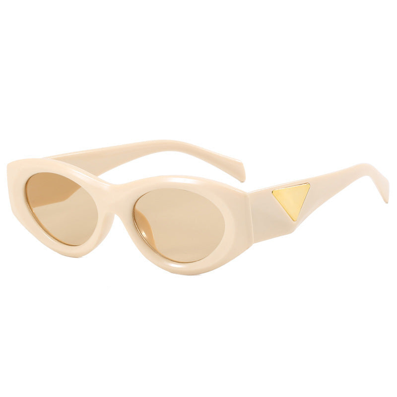 Women's sunglasses in modern retro style Bowlift