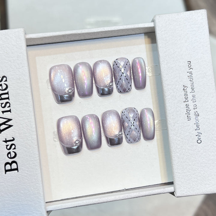 Elegant Press-On Nail Art Set with Iridescent Finish Bowlift