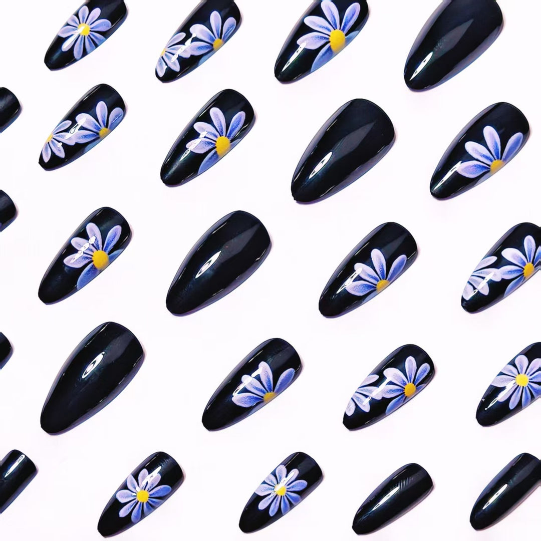 Artificial nails with floral patterns and elegant design Bowlift