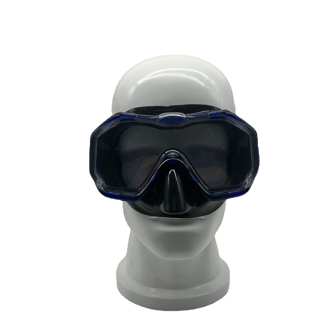 Diving mask with wide field of vision and anti-fog technology Bowlift