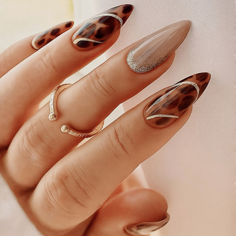 Creative nail art set with glitter and leopard pattern Bowlift