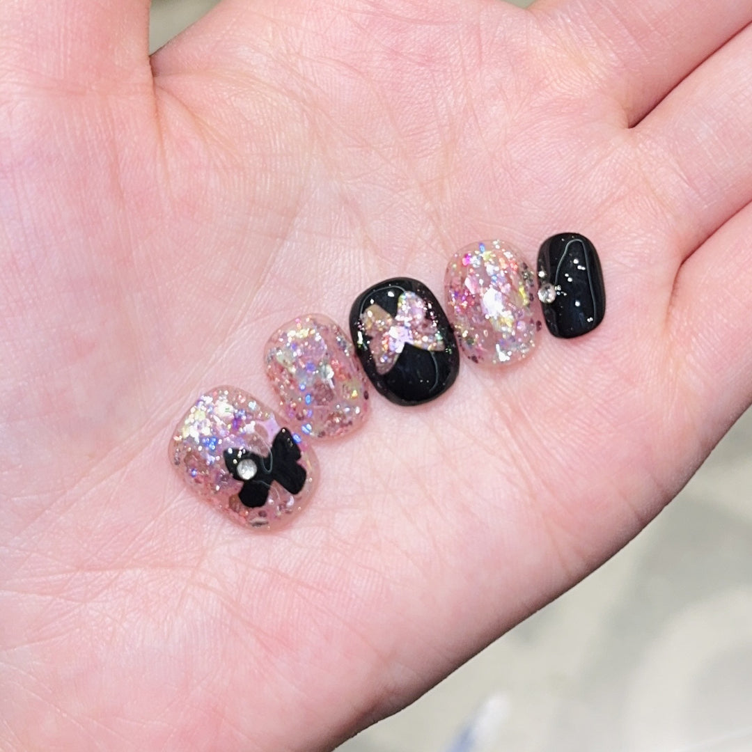 Artificial nails with glitter and bow accents Bowlift