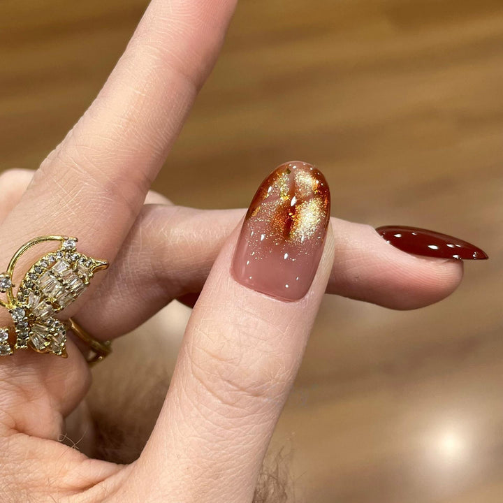 Artificial nail tips with golden accents Bowlift