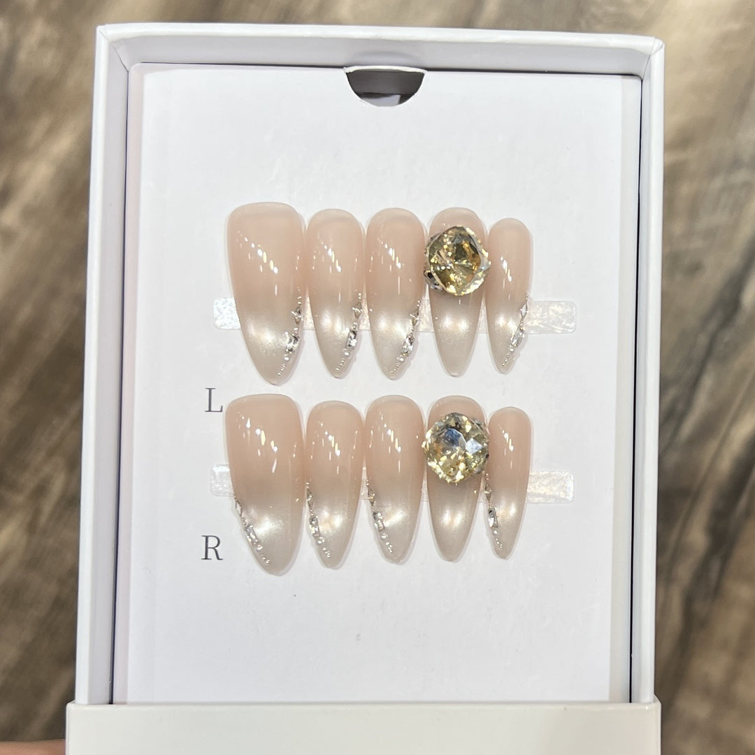 Elegant Stiletto Nail Art Set with Crystal Embellishments Bowlift