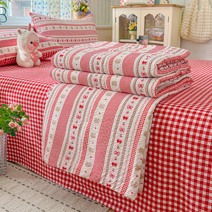 Charming Vintage Style Quilt Set