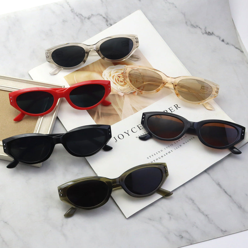 Vintage-Inspired Cat Eye Sunglasses Bowlift
