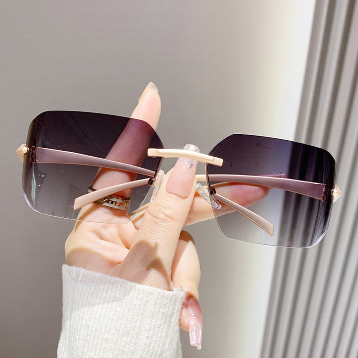 Women's fashion square sunglasses with embellished metal frame Bowlift