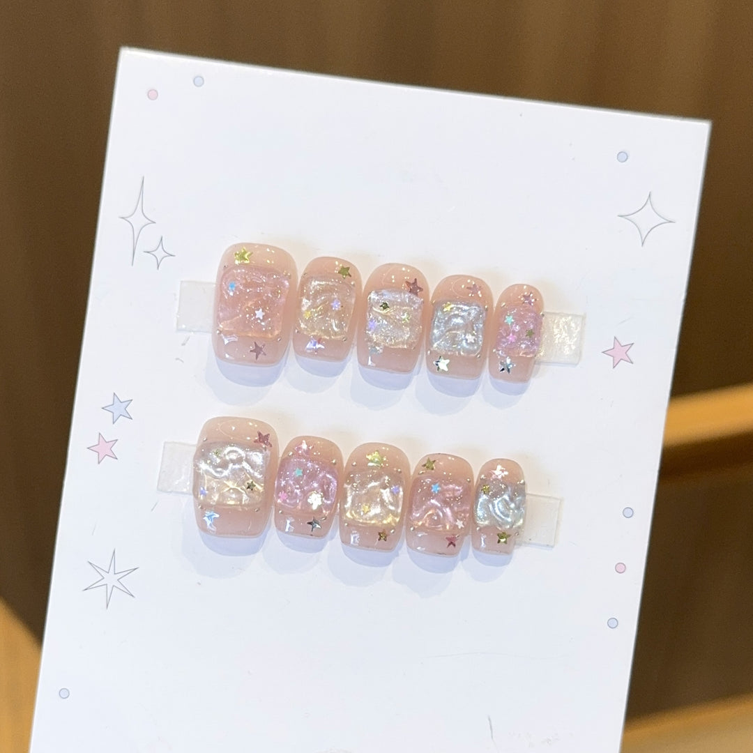 Artificial Nails in Innovative Glitter Design Bowlift