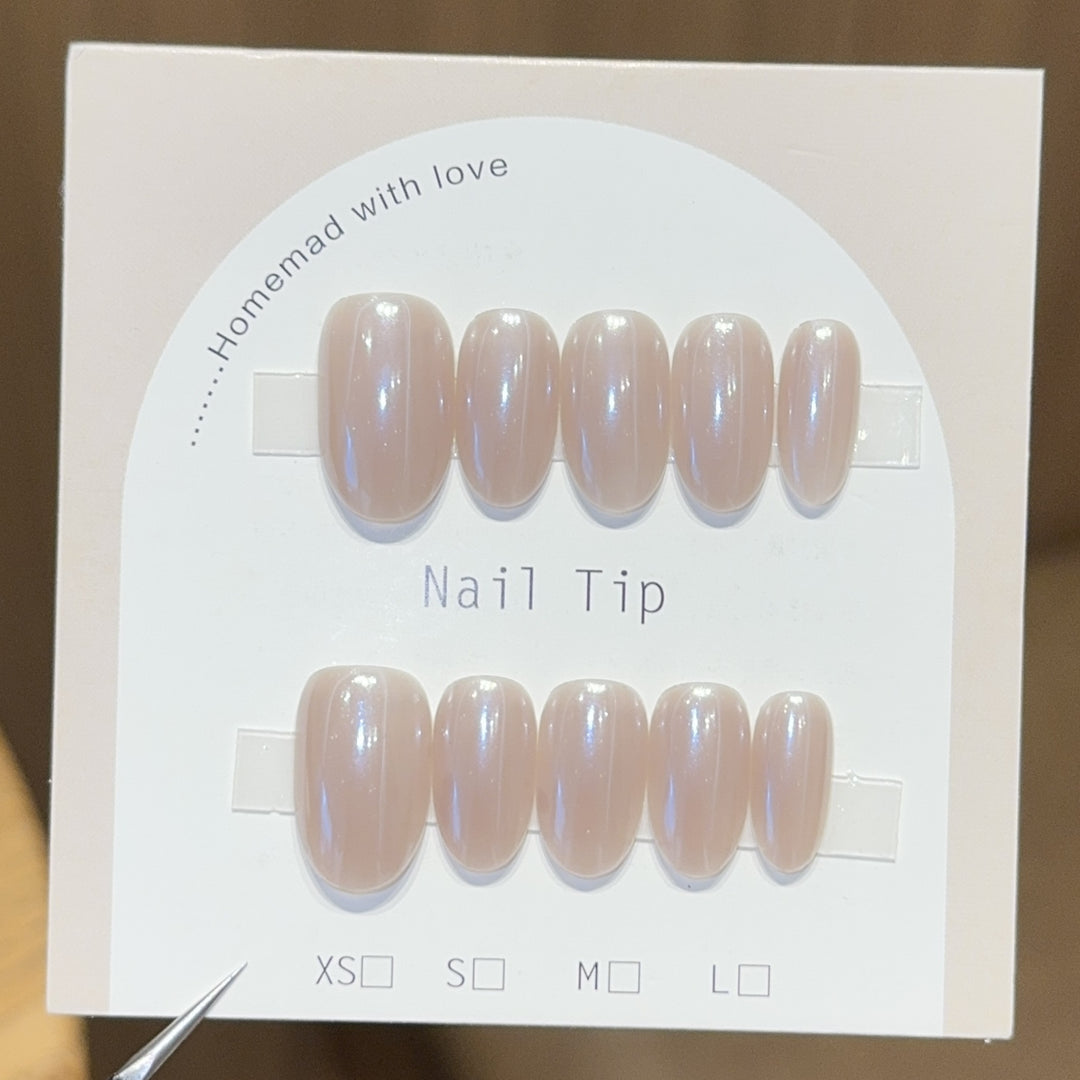 Artificial nails in a timeless elegant design Bowlift