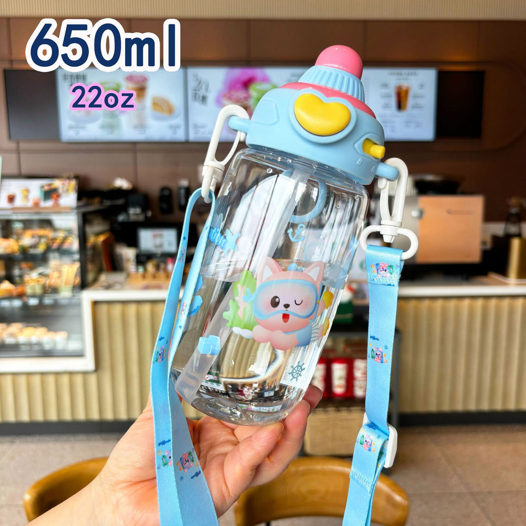 Women's transparent drinking bottle with ergonomic carrying handle and integrated straw Bowlift
